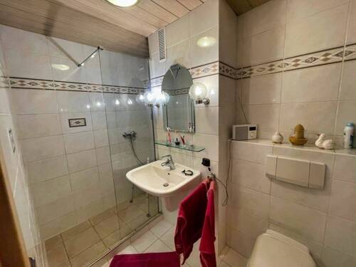Badezimmer im Dachgeschoss - 