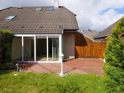 Rückwärtige Hausansicht - 3 Zimmer Doppelhaushälfte zur Miete in Tornesch