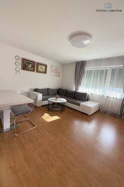 Wohnzimmer - 3 Zimmer Etagenwohnung in Singen