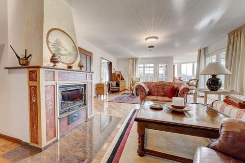 Wohnzimmer mit Kamin EG Ansicht 2.JPG - 