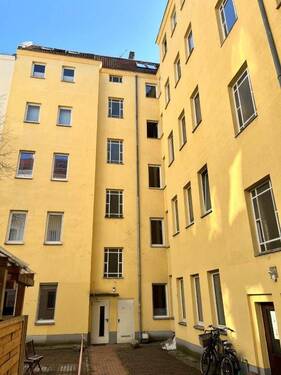 Haus_Rückseite - Etagenwohnung mit 95,00 m&sup2; in Berlin zum Kaufen