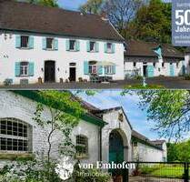 Barocker Gutshof von 1766 - Köln-Rondorf - 2.600 m² Wohnnutzfläche - 2 Hektar Land - Vierkanthof mit Halle + 4 freistehende Einfamilienhäuser