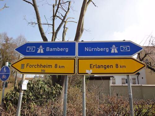 Jeweils nur 8 km nach Erlangen & Forchheim - 