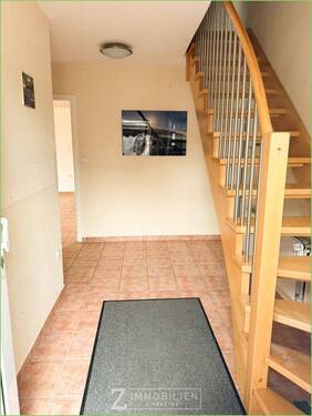 Eingangsbereich - 6 Zimmer Einfamilienhaus zum Kaufen in Kating