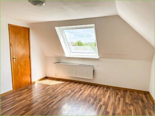 Zimmer im Dachgeschoss - 