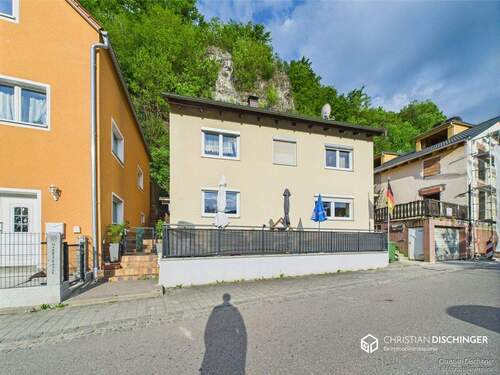 Hausansicht - 6 Zimmer Einfamilienhaus zum Kaufen in Pielenhofen