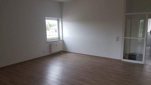 wohnzimmer_02_.jpg - Etagenwohnung mit 74,00 m&sup2; in Arnsdorf zum Kaufen