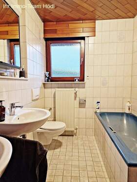 TGL-Bad im OG - 3 Zimmer Doppelhaushälfte in Reutlingen
