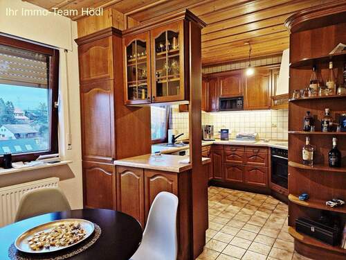 Küche samt Einbauküche im OG - Doppelhaushälfte mit 90,30 m&sup2; in Reutlingen zur Miete