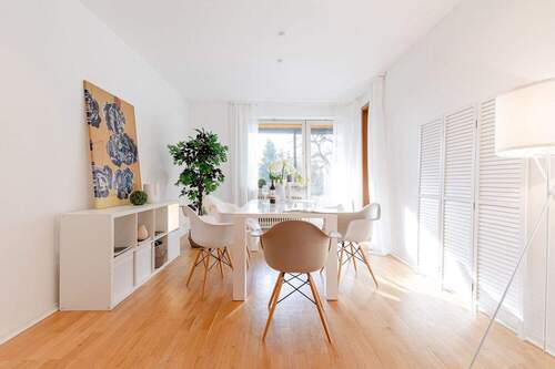 lichtdurchflutetes Esszimmer - Einfamilienhaus mit 193,30 m&sup2; in Wiesbaden zum Kaufen