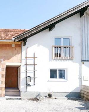 01-Ansicht-West - Gelegenheit: Neu saniertes Reihenhaus mit drei Zimmern + Wohnküche