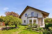 Hausansicht vom Garten - Ihr grünes Zuhause am Berliner Stadtrand - mit Pool, Garten und viel Platz für die Familie