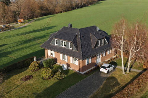 Grundstück - Mehrgenerationenwohnen ideal! Zweifamilienhaus mit Einliegerwohnung und großem Grundstück!