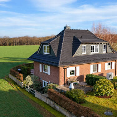 Außenansicht - 6 Zimmer Mehrfamilienhaus, Wohnhaus zum Kaufen in Klipphausen