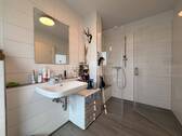 Duschbad mit Fenster - 