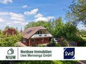 Außenansicht - 8.041 m² Freiheit - Gepflegtes Wohnhaus mit FeWo in ruhiger deichnaher Lage