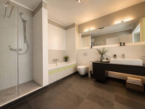 Ensuite Bathroom - 