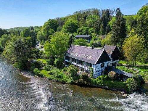 Bild 1 - idyllisches Fachwerkanwesen v. 1605 auf eigener Insel 430 m² Wohnfl. 1812 m² Areal Bergisches Land