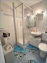 Bad mit Dusche und WC - 