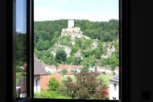 Blick auf Wellheimer Burg (Blick aus EG-Wohnung) - 