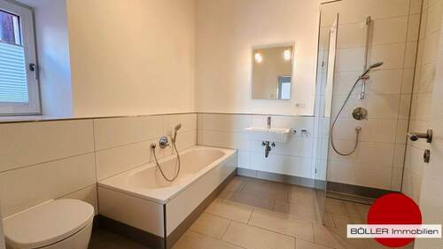 Badezimmer mit Fenster! - 