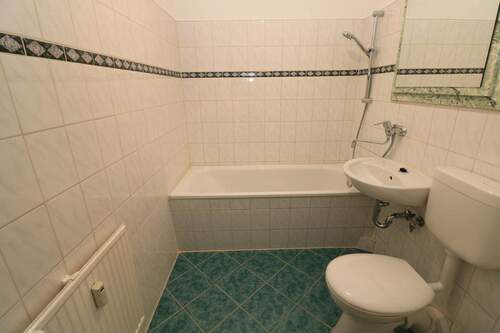 Bad mit Wanne - 3 Zimmer Etagenwohnung zur Miete in Freiberg