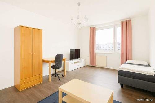 Zimmer 2 - 3 Zimmer Etagenwohnung in Berlin Friedrichsfelde (Lichtenberg)