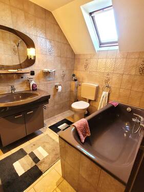 Bad im Dachgeschoss - 