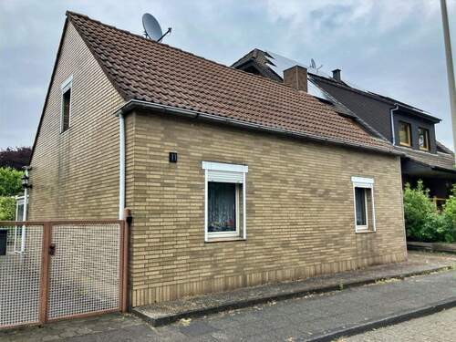 Hausfront vorne - Einfamilienhaus mit großem Grundstück im Duisburger Süden