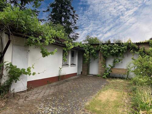 Garage und Stellplätze - 2 Zimmer Mehrfamilienhaus, Wohnhaus in Duisburg