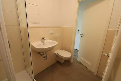 Bad mit Dusche - 3 Zimmer Etagenwohnung zur Miete in Freiberg