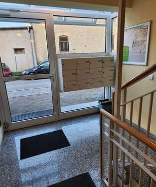 Hausflur mit Briefkästen - 