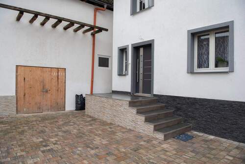 Hofansicht - 6 Zimmer Einfamilienhaus zum Kaufen in Nidda