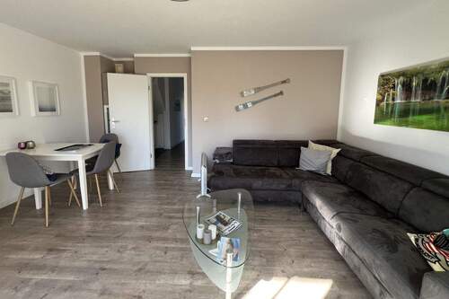 24408971_1-Wohn- und Essbereich.jpg - 2 Zimmer Etagenwohnung zum Kaufen in Brodersby