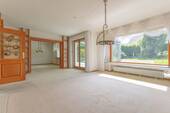 Großes Wohn-Esszimmer mit Zugang zum Wintergarten - 