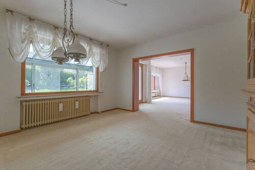 Großes Wohn-Esszimmer mit Zugang zum Wintergarten - 