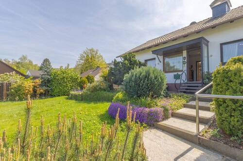Haus & Gartenansicht - Menden Lahrfeld – Freistehendes EFH in ruhiger Seitenstraße (Erbbaurecht !)