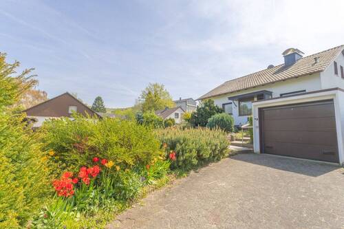 Haus & Gartenansicht - 5 Zimmer Einfamilienhaus zum Kaufen in Menden