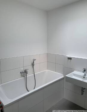 Badezimmer mit Wanne - 4 Zimmer Etagenwohnung zur Miete in Dahlwitz-Hoppegarten