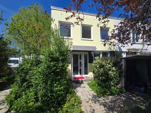 Hausansicht - 4 Zimmer Reihenendhaus zum Kaufen in München