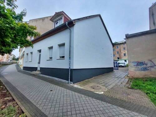 Hinteransicht - 5 Zimmer Einfamilienhaus zum Kaufen in Frankfurt
