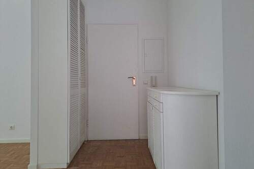 Diele - 3 Zimmer Etagenwohnung zum Kaufen in Essen