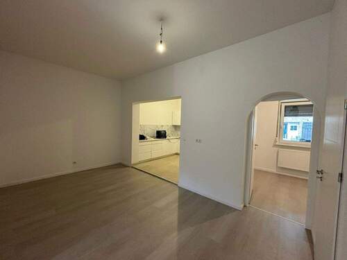 Wohnzimmer und Blick ins SZ - 3 Zimmer Etagenwohnung zur Miete in Kloster Lehnin