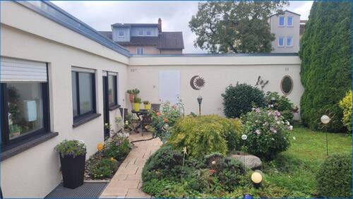 Garten im Sommer - 