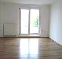 2-Raum-Erdgeschoss-Wohnung mit Einbauküche und Balkon in der Delle - Riesa Pausitzer Delle