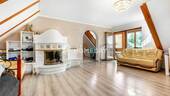 Wohnzimmer 2 - Stilvolle Wohnung mit Kachelofen, Loggia, Wintergarten und Stellplatz