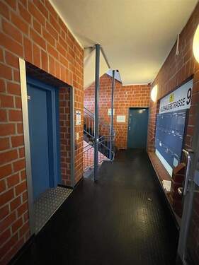 Treppenhaus mit Aufzug - Büro in Kiel