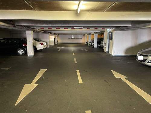 Tiefgarage mit 3 Stellplätzen - 
