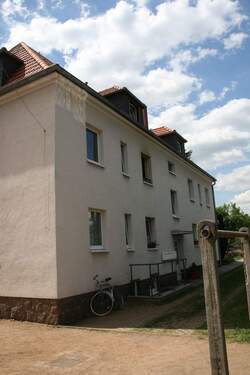 Hauseinfahrt - 3 Zimmer Etagenwohnung zum Kaufen in Radebeul