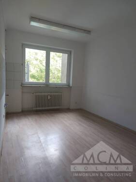 Raum - Büro mit 200,00 m&sup2; in Frankfurt am Main zur Miete